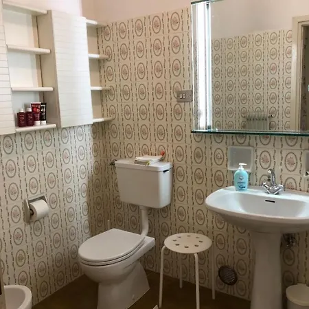 Pino 4 Persone Centro Nel Con Box Auto E Wifi Casa vacanze *